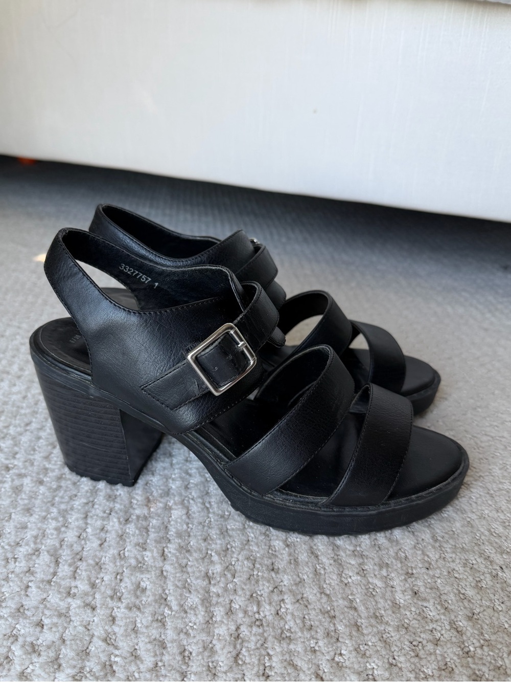 Black Women's Strappy Block Heel Sandals